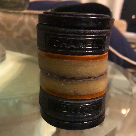 CHANEL - Picture 6 of 6